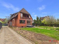 Hauptbild Zweifamilienhaus mit Balkon, Terrasse und großzügigem Grundstück in ruhiger Lage in Laatzen!